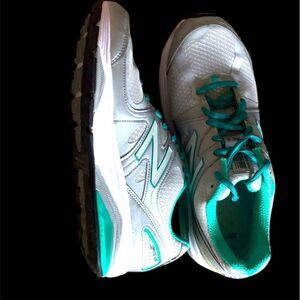New Balance Womens running shoes AMAZING CONDITION!